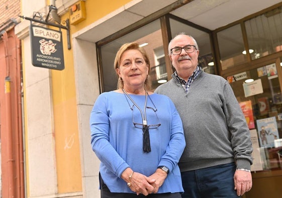 Pilar Alonso y Jesús Diez, propietarios de 'Biplano'.