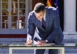 Sánchez firma el acuerdo para la reforma de las pensiones, en julio de 2021.