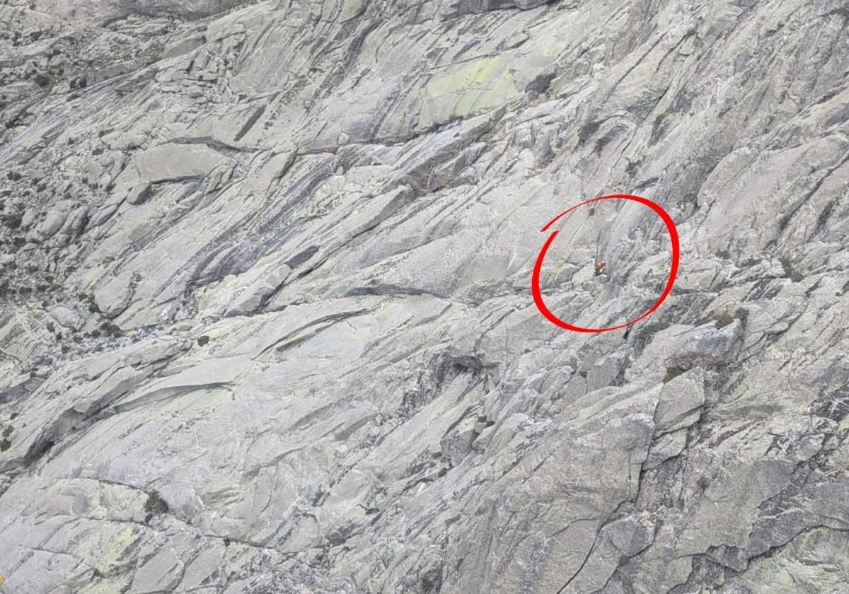 Zona donde se encontraba el escalador fallecido este jueves en la Sierra de Gredos.