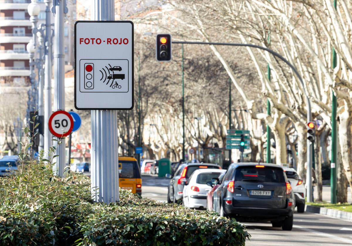 Señal de radar de semáforo en el Paseo de Zorrilla.