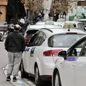 Imagen de archivo de taxis en Valladolid.