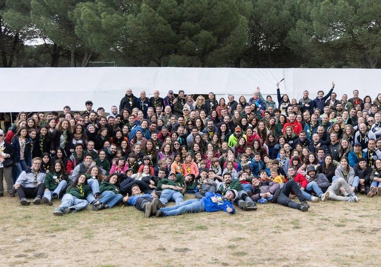 Los miembros del grupo de scout Íberos, en la celebración de su 50 aniversario en Simancas.