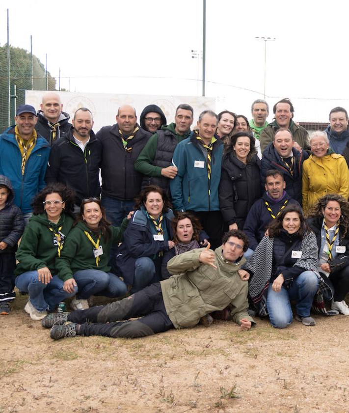 Imagen secundaria 2 - Miembros del clan Tucán del grupo de scout Íberos, y otros momentos de la celebración del 50 aniversario de la agrupación.