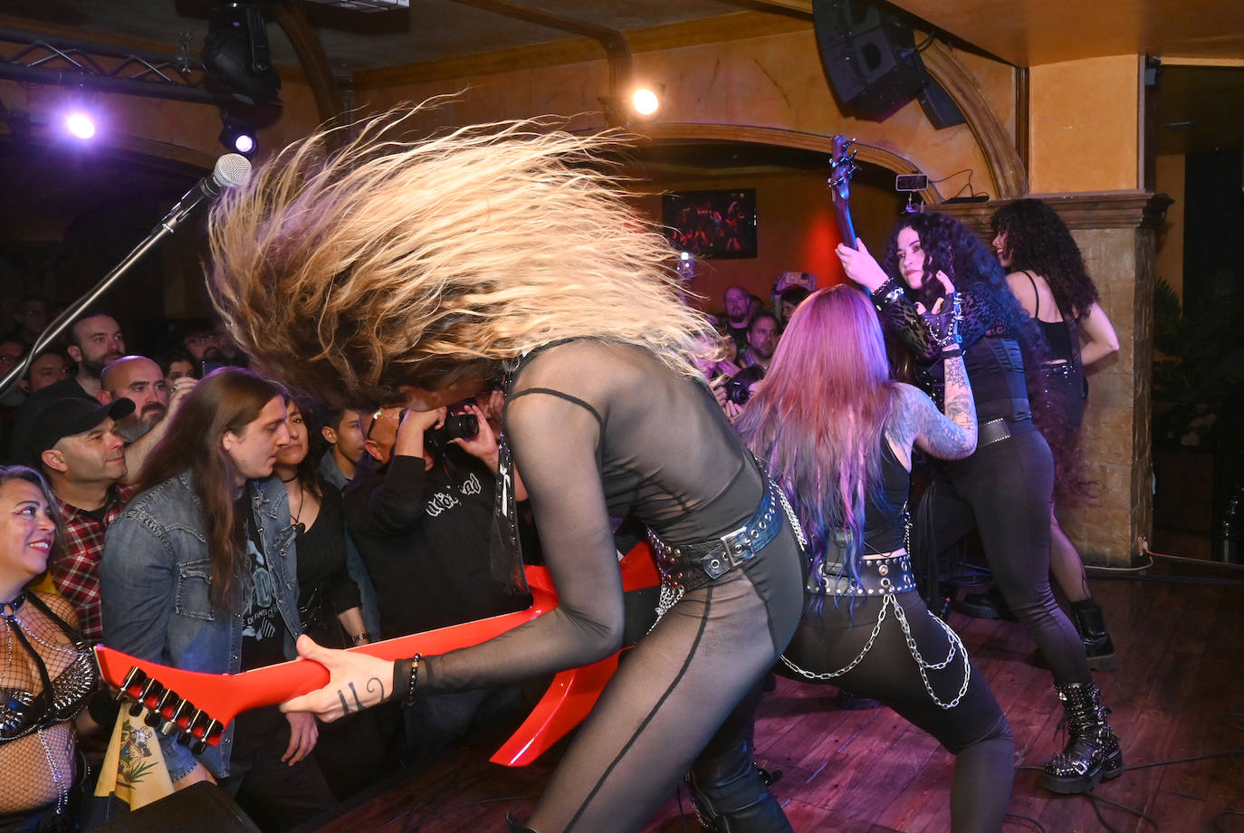 Los conciertos Cobra Spell y Rabia Perez, en imágenes