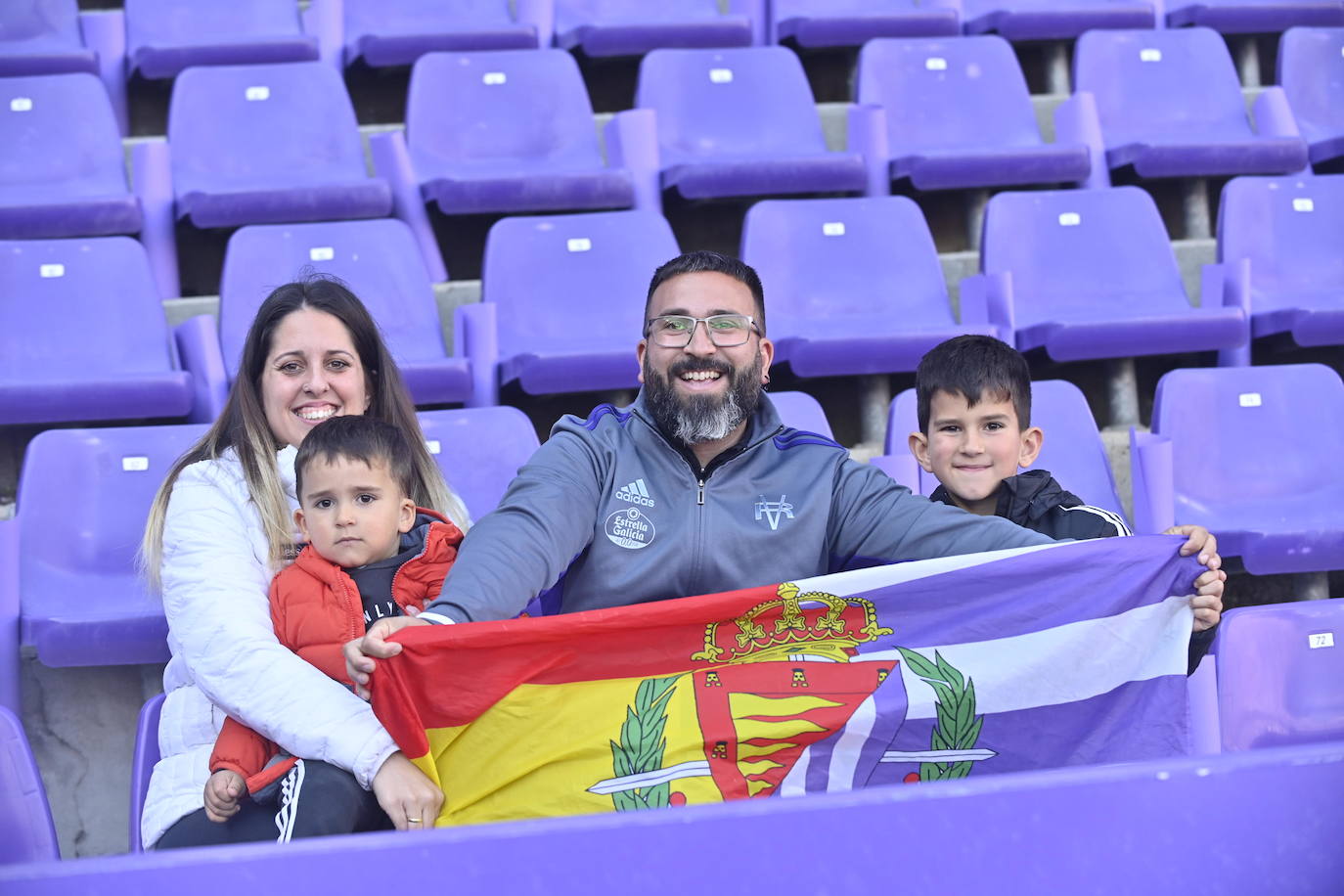 Búscate en la grada del estadio José Zorrilla (1/4)