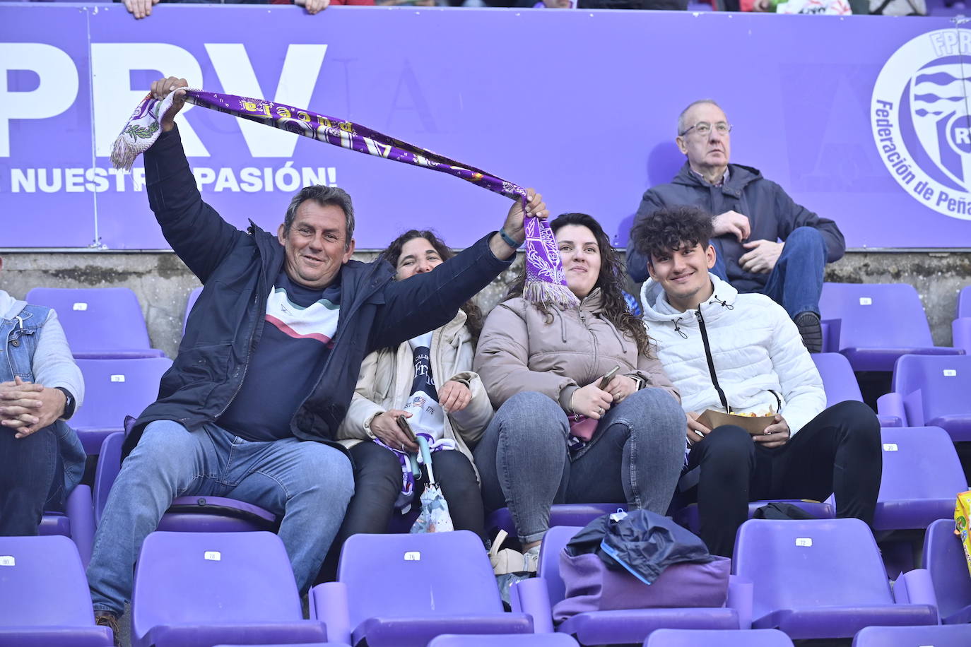 Búscate en la grada del estadio José Zorrilla (1/4)