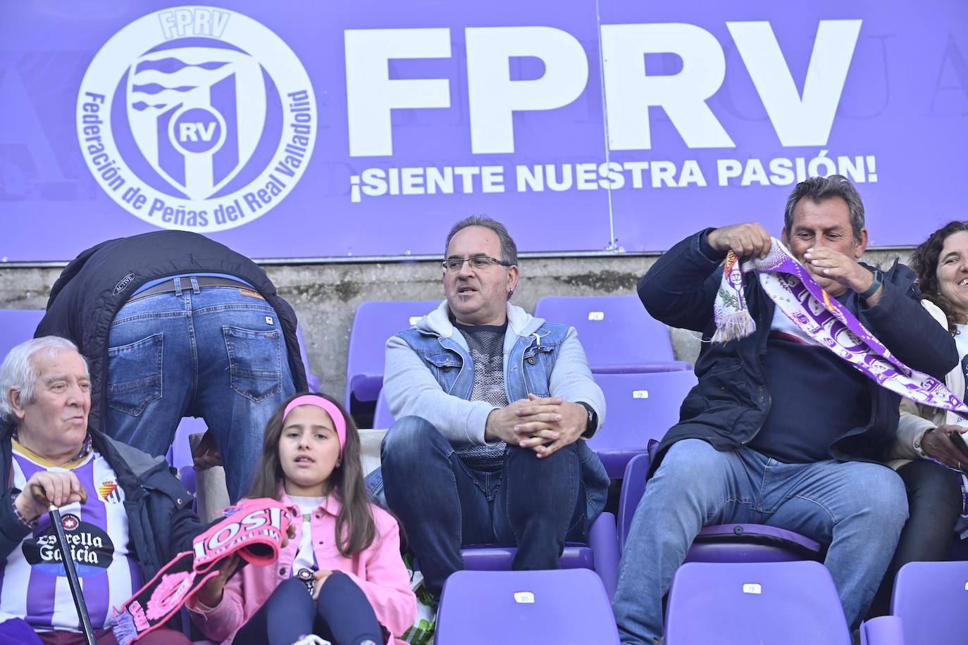 Búscate en la grada del estadio José Zorrilla (1/4)