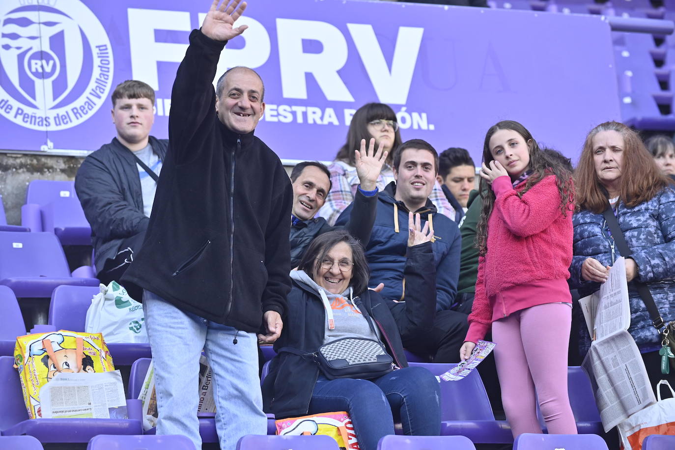 Búscate en la grada del estadio José Zorrilla (1/4)