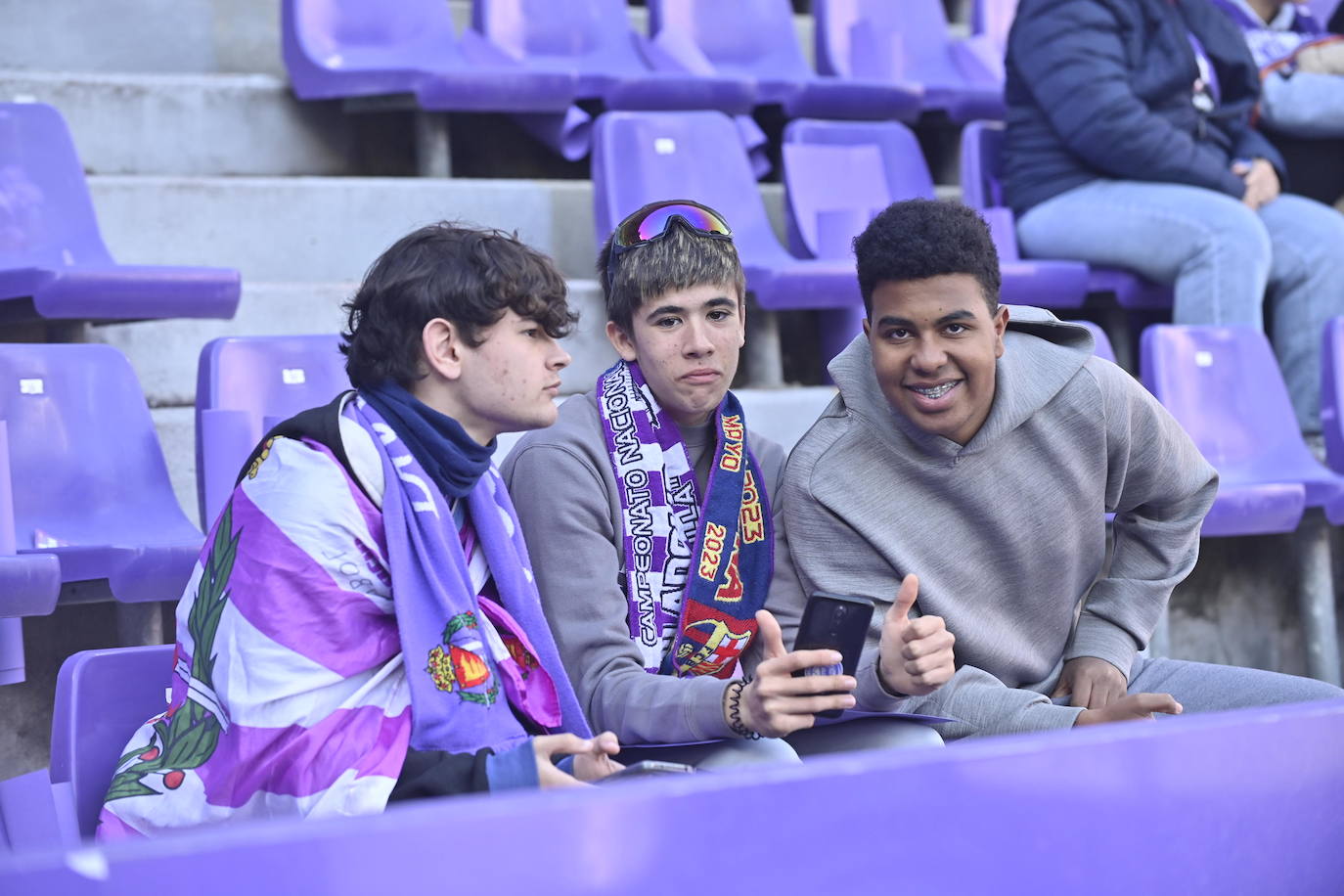 Búscate en la grada del estadio José Zorrilla (1/4)