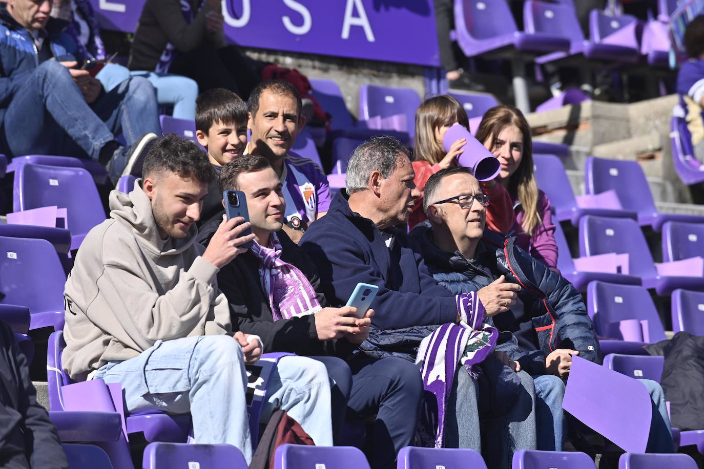 Búscate en la grada del estadio José Zorrilla (1/4)