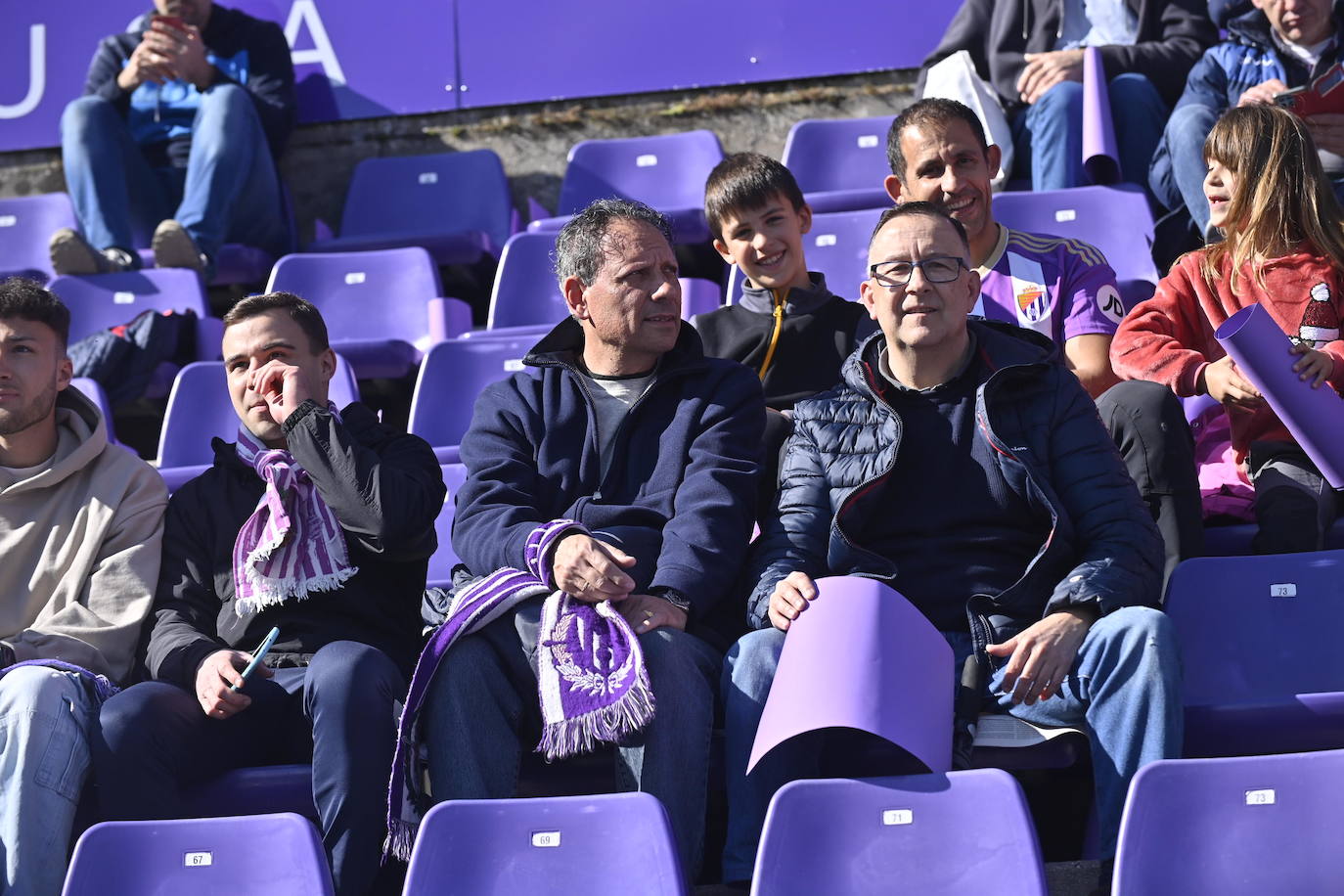 Búscate en la grada del estadio José Zorrilla (1/4)