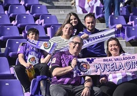 Aficionados del Real Valladolid durante el partido en el José Zorrilla