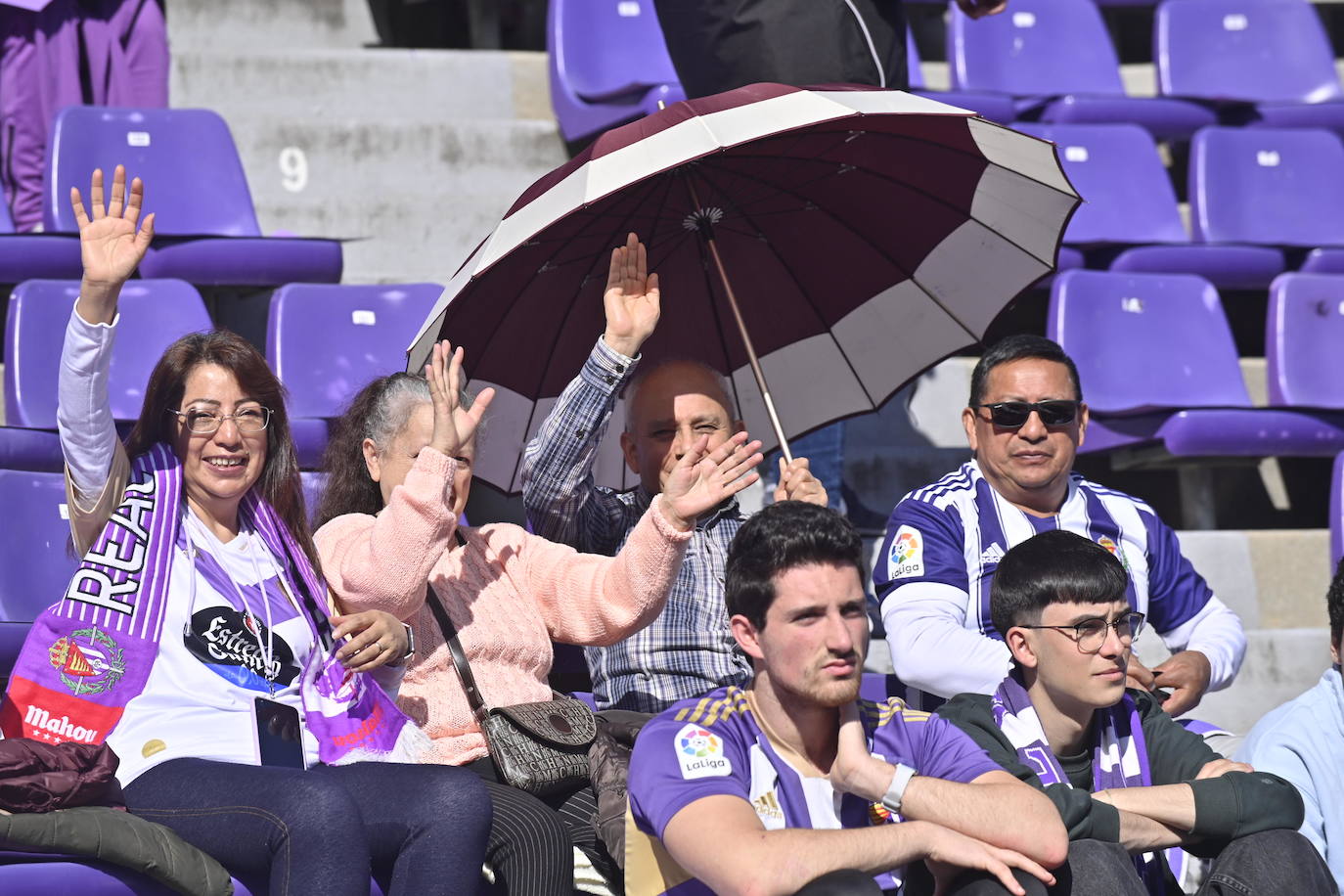 Búscate en la grada del estadio José Zorrilla (2/4)