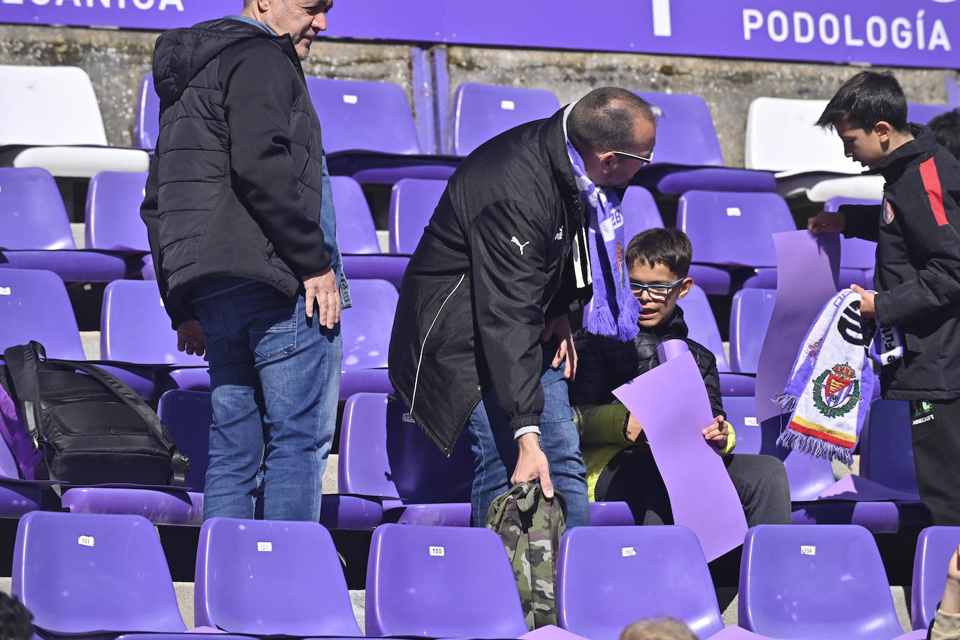 Búscate en la grada del estadio José Zorrilla (2/4)