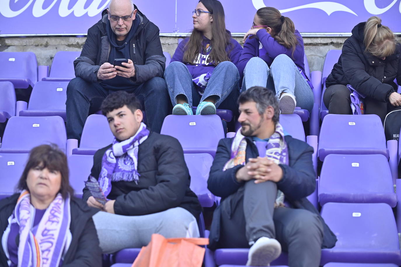 Búscate en la grada del estadio José Zorrilla (1/4)