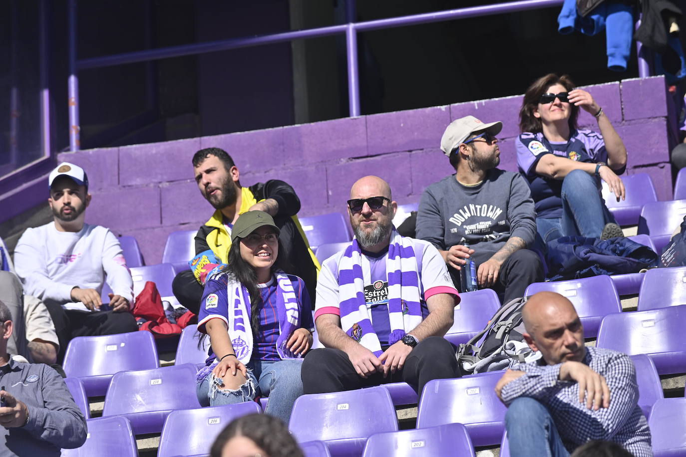 Búscate en la grada del estadio José Zorrilla (2/4)