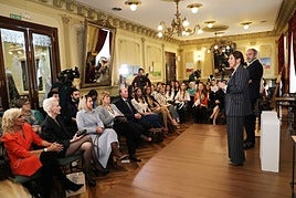 La secretaria general de la CEOE Castilla y León, Teresa Cetulio, y el secretario general de Industria de la Junta, Alberto Díaz Pico, en la inauguración de la jornada.