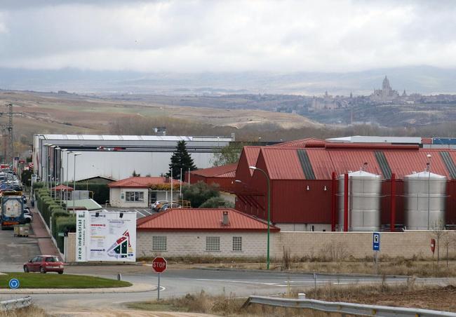 Vista parcial del polígono Nicomedes García, con la ciudad de Segovia al fondo.