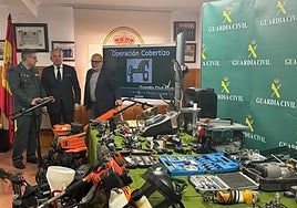 Presentación del material incautado a la banda criminal desarticulada.