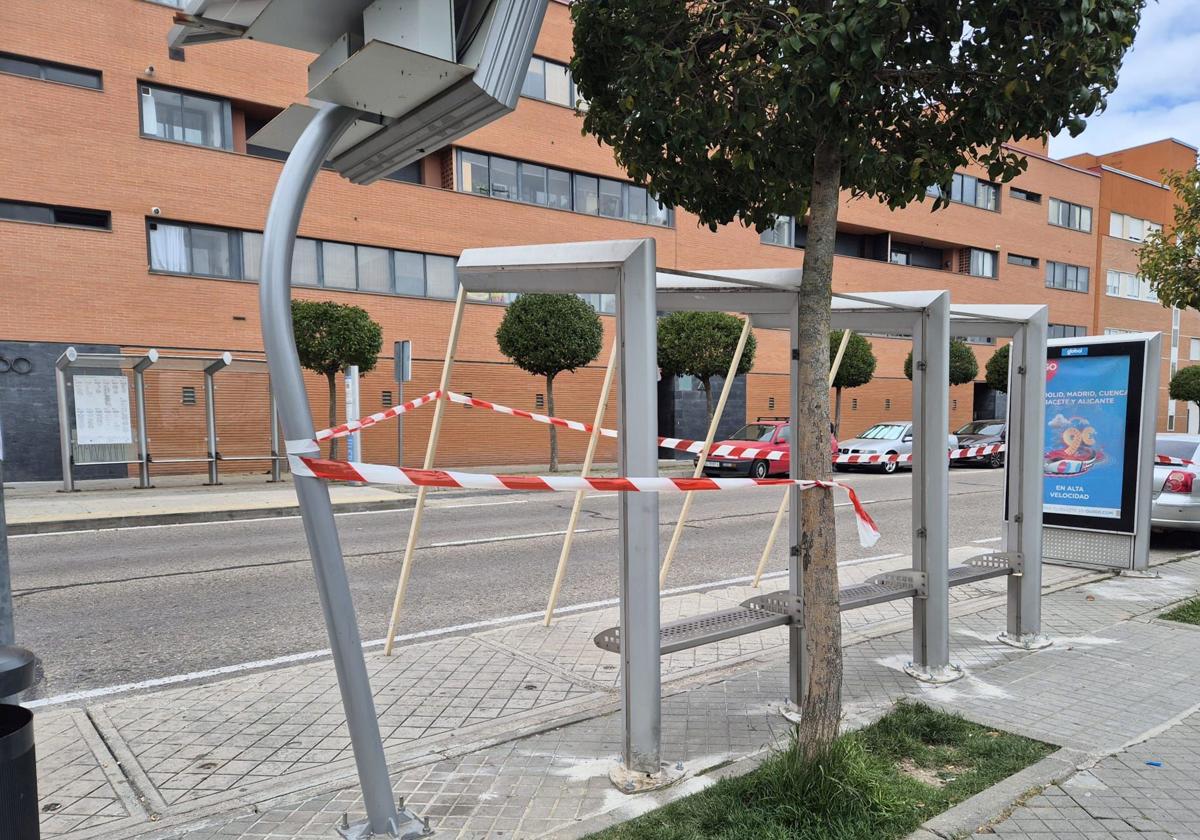 Nueva marquesina en la calle Dámaso Alonso del barrio de Nueva Segovia.