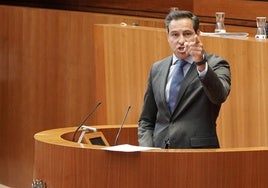 Raúl de la Hoz, durante un debate en el Pleno de las Cortes de Castilla y León.