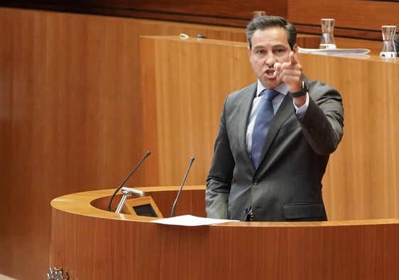 Raúl de la Hoz, durante un debate en el Pleno de las Cortes de Castilla y León.