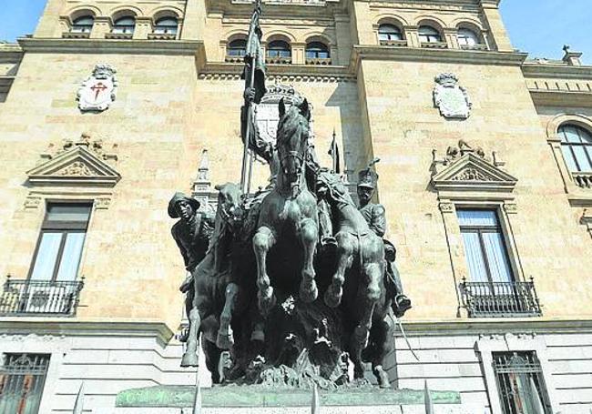 Monumento a los Héroes del Regimiento de Cazadores de Alcántara 14 de Caballería.