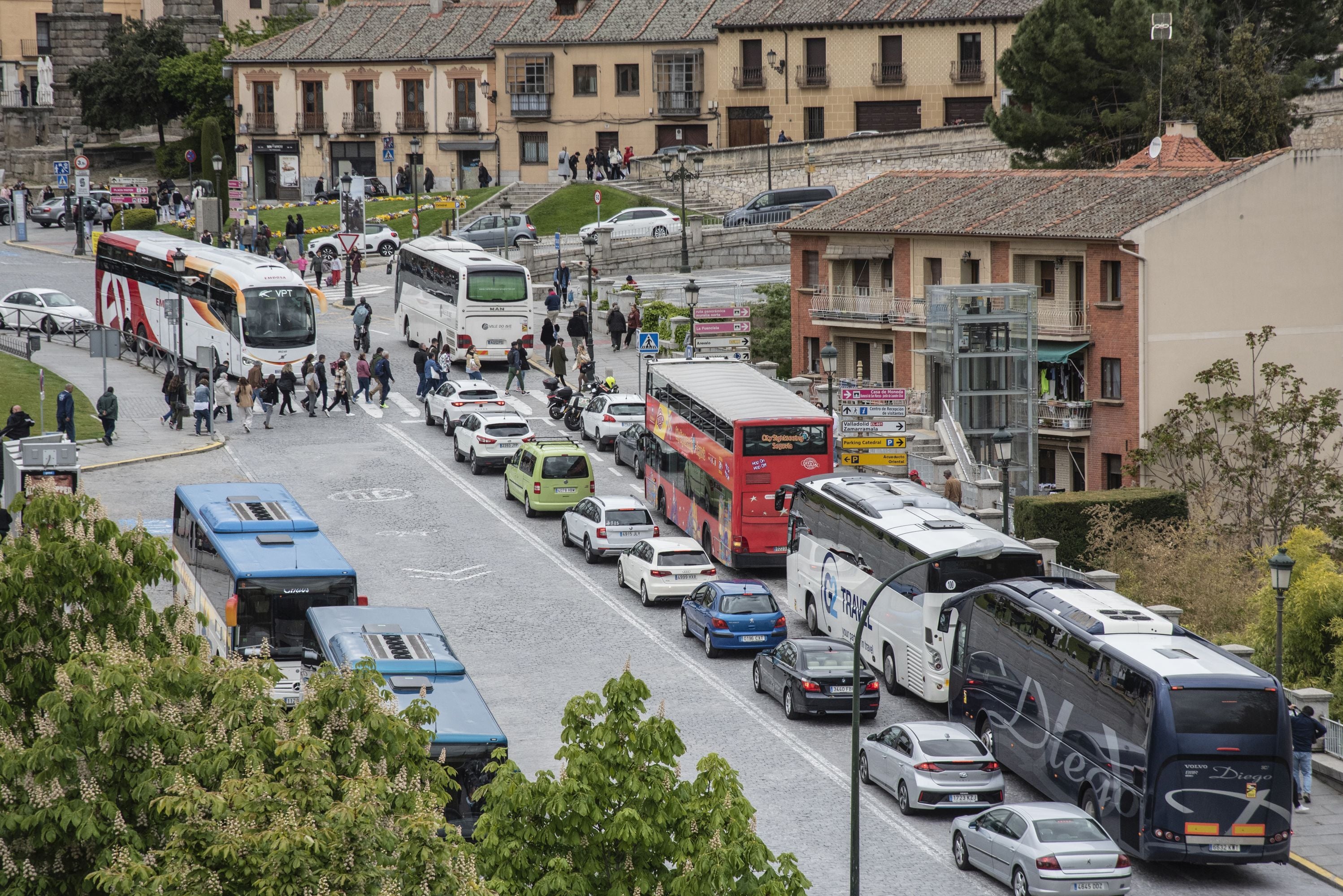 Fotografías de los atascos en Segovia este 2 de mayo