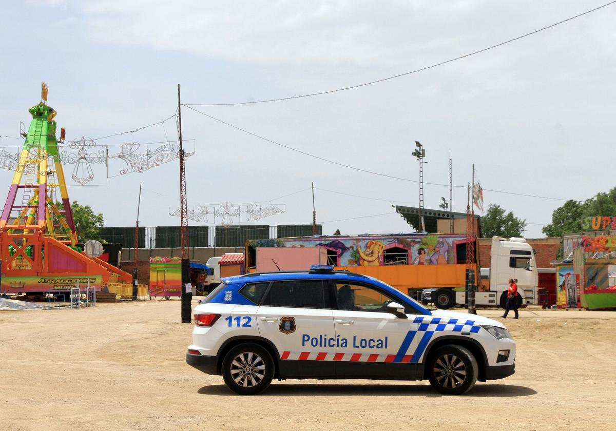 Atracciones en las parcelas de La Albuera usadas como recinto ferial durante los últimos años.