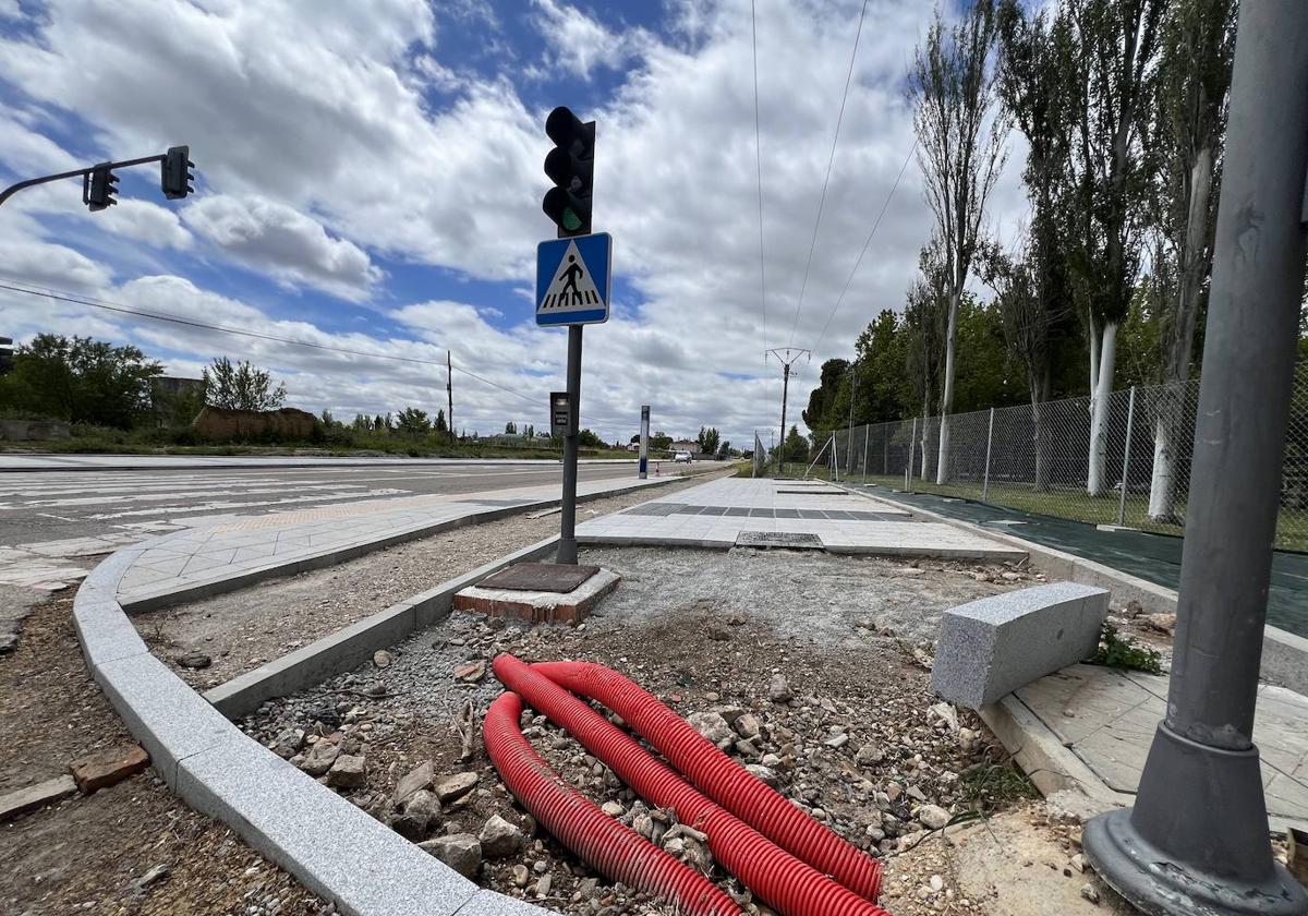 Acera a medio hacer en el Camino Viejo de Simancas.