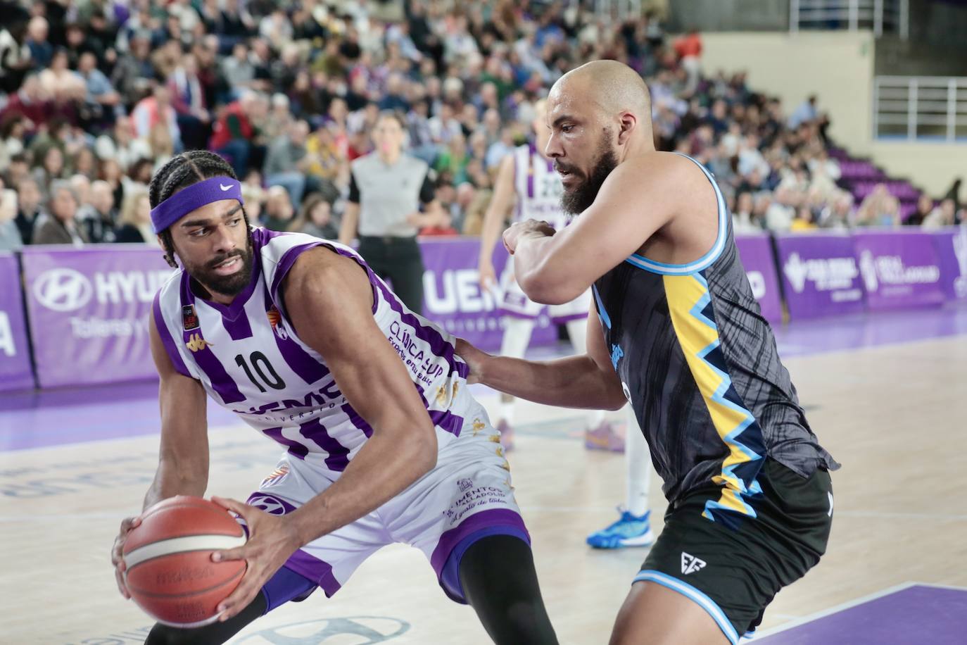 El partido del Real Valladolid Baloncesto contra el Oviedo en imágenes