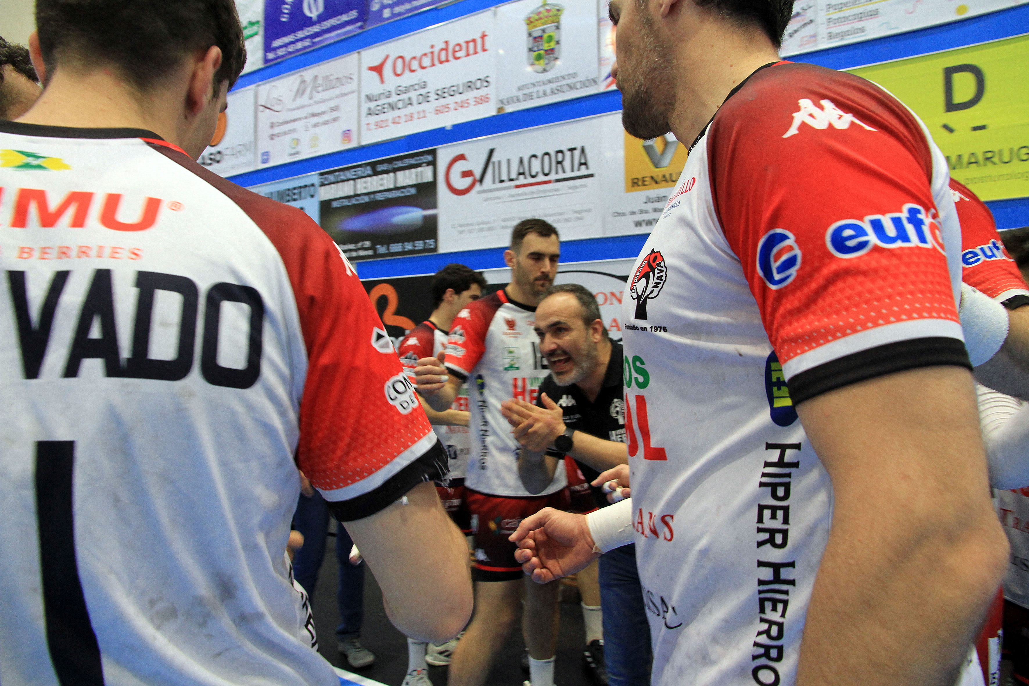 Fotografías del empate entre el Balonmano Nava y el TM Benidorm