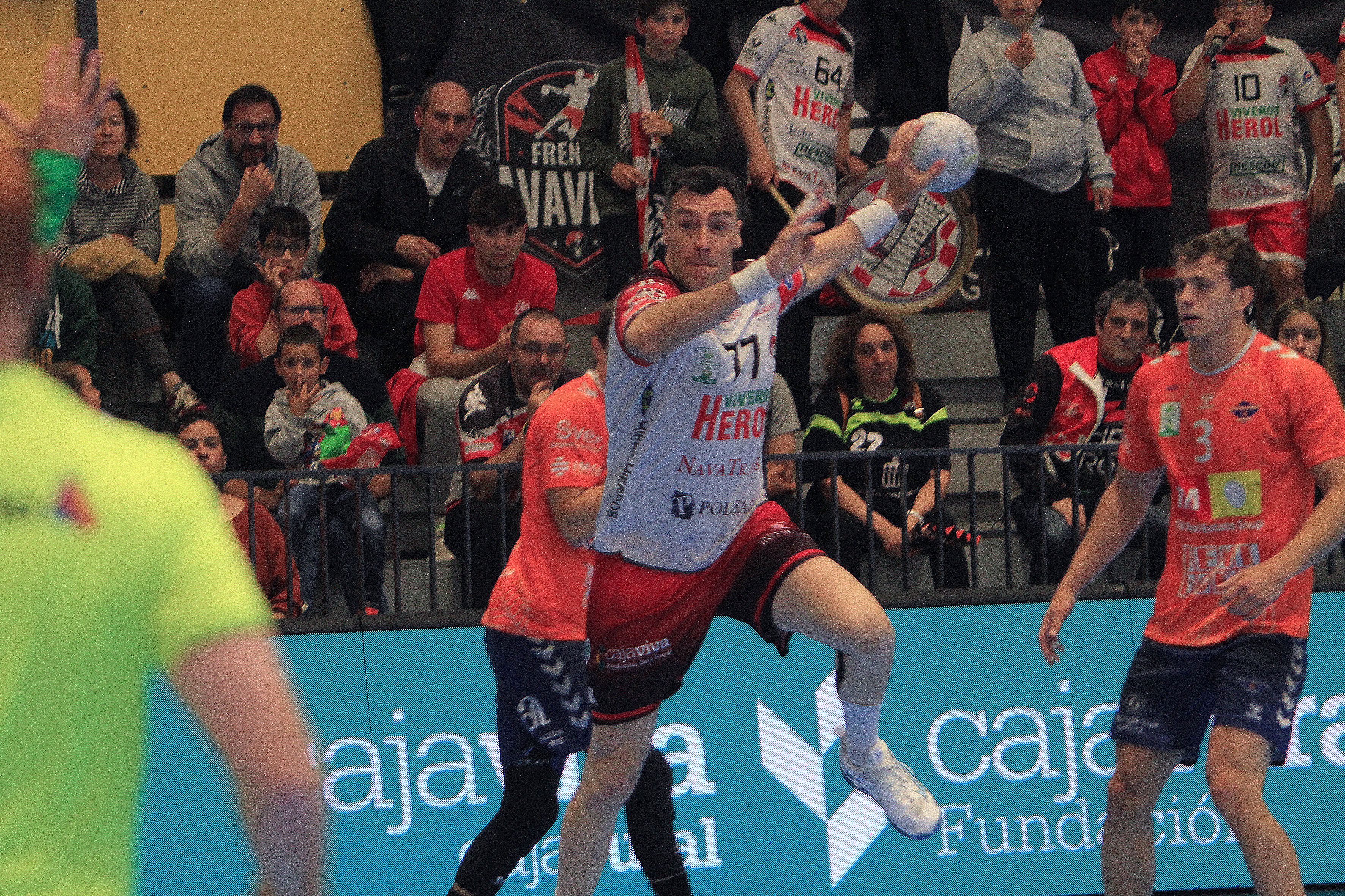 Fotografías del empate entre el Balonmano Nava y el TM Benidorm