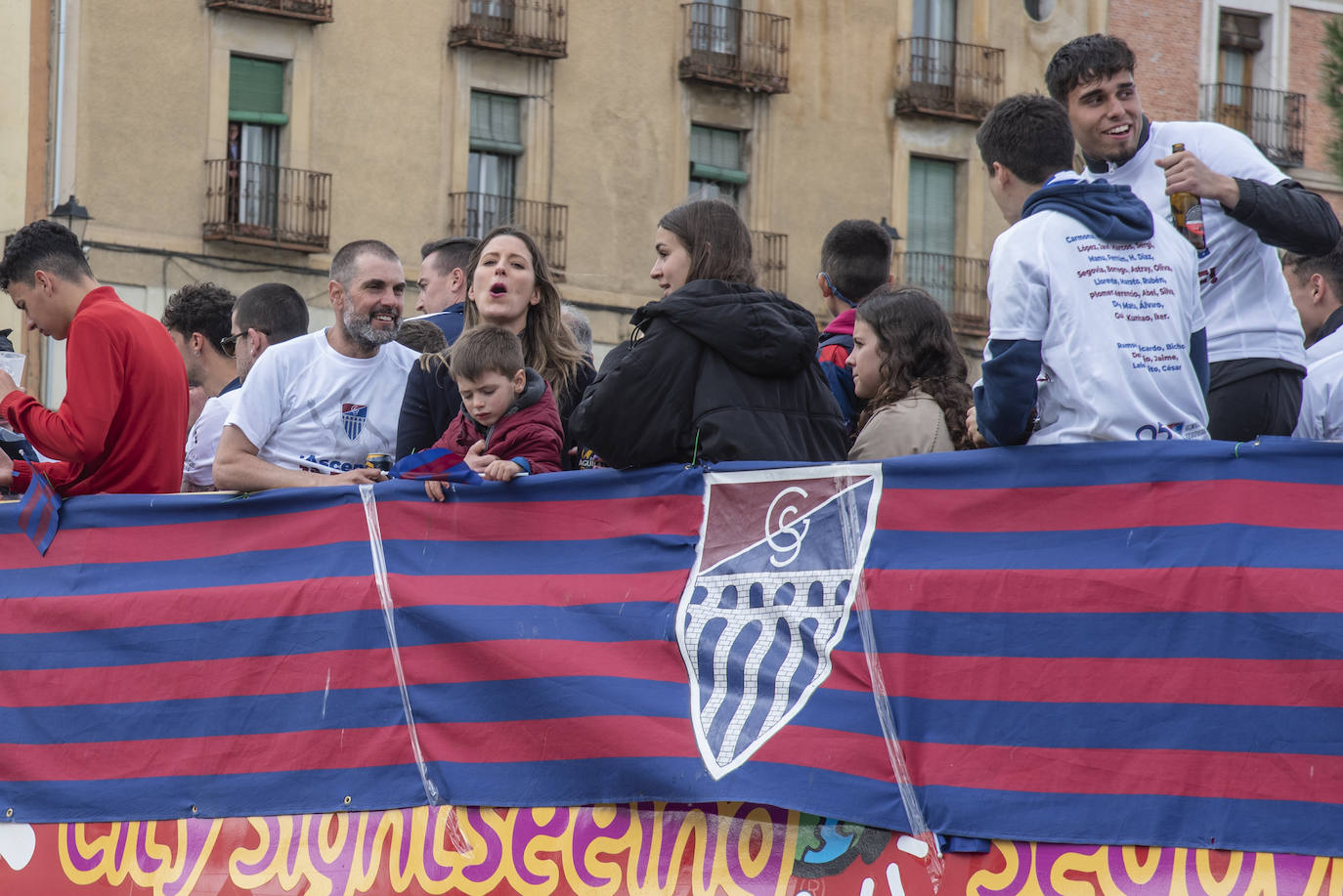 Las fotos de la celebración del ascenso en la plaza de la Segoviana