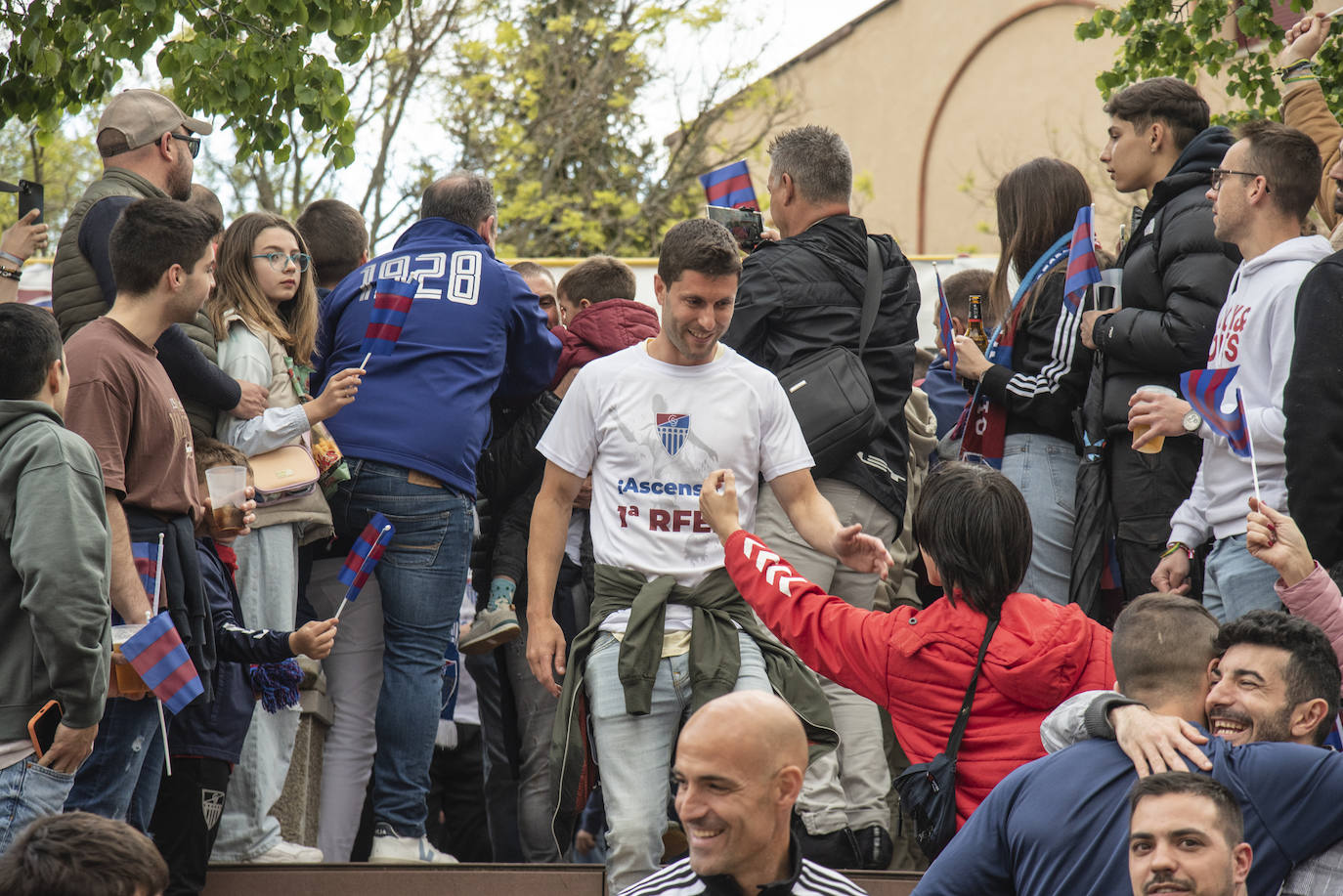 Las fotos de la celebración del ascenso en la plaza de la Segoviana