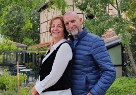 El matrimonio de Marbella, Yolanda Villalmanzo y Guillermo García, en su visita a Segovia, instantes después de participar en la Marcha de Mujeres.