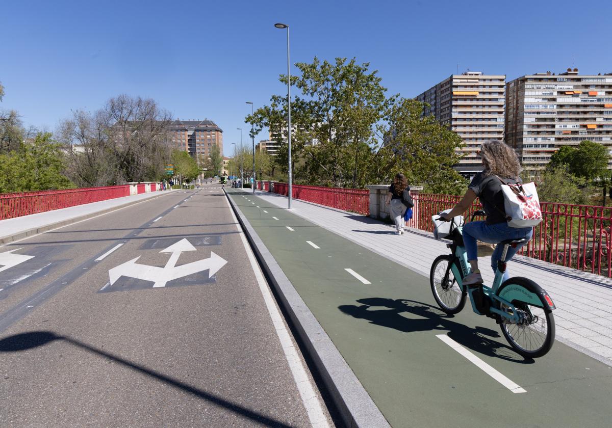 Aspecto actual del puente de Poniente de Valladolid.