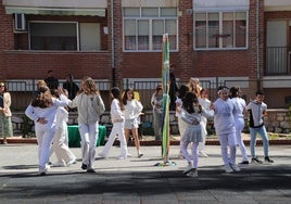 Celebración del 'May Day' en el colegio Santa Clara de Cuéllar.