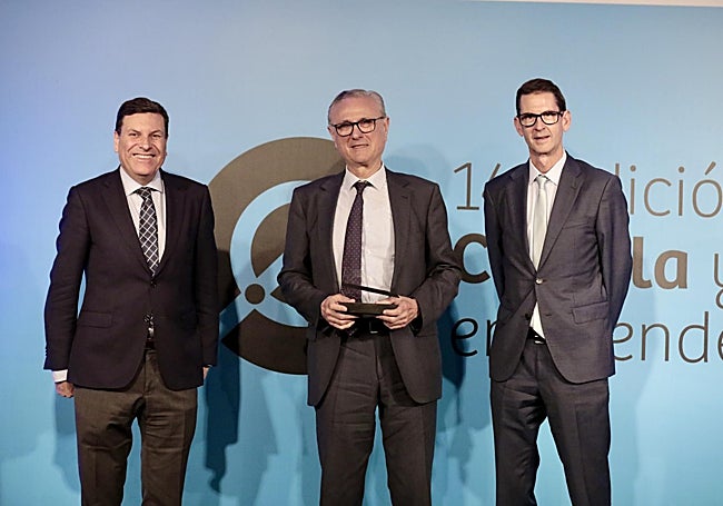 Consejero de Economía y Hacienda y portavoz de la Junta de Castilla y León, Carlos Fernández Carriedo, Félix Moracho, presidente de Huercasa y Goyo Ezama, director general de El Norte de Castilla,