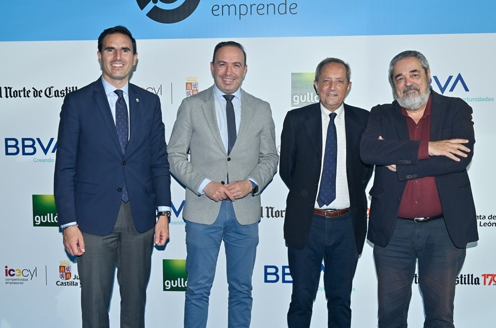 Guzmán Gómez (alcalde de Medina del Campo), Víctor Alonso (vicepresidente de la Diputación de Valladolid), Germán Delibes (presidente de la Fundación Miguel Delibes) y Carlos Aganzo (director de Relaciones Institucionales de El Norte).