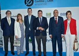 Santiago Aparicio (presidente de CEOE Castilla y León), Maribel Campos (directora general de Presupuestos, Fondos Europeos y Estadística), Goyo Ezama (director general de El Norte), Carlos Fernández Carriedo (consejero de Economía y Hacienda de la Junta de Castilla y León), Jacinto Canales (subdelegado del Gobierno en Valladolid) y Rosa Cuesta (Directora General de Política Económica y Competitividad)