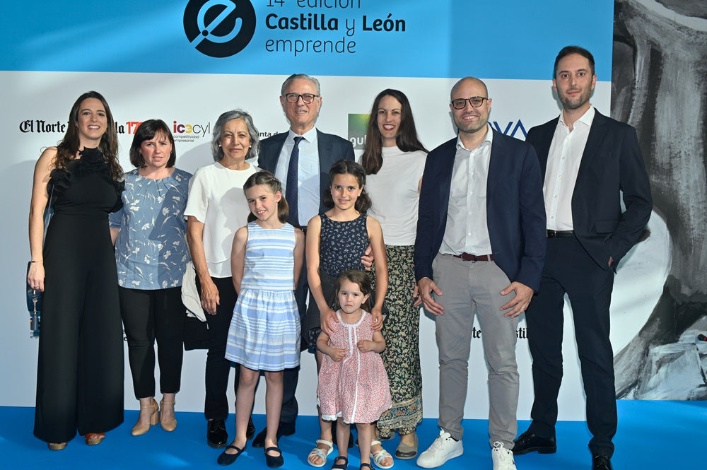 Félix Moracho (Huercasa), junto a su familia.