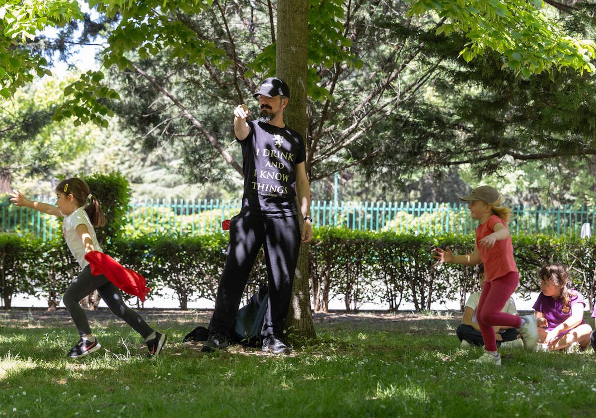 Imagen principal - Varios momentos de las actividades que han realizado en el colegio Íñigo de Toro.