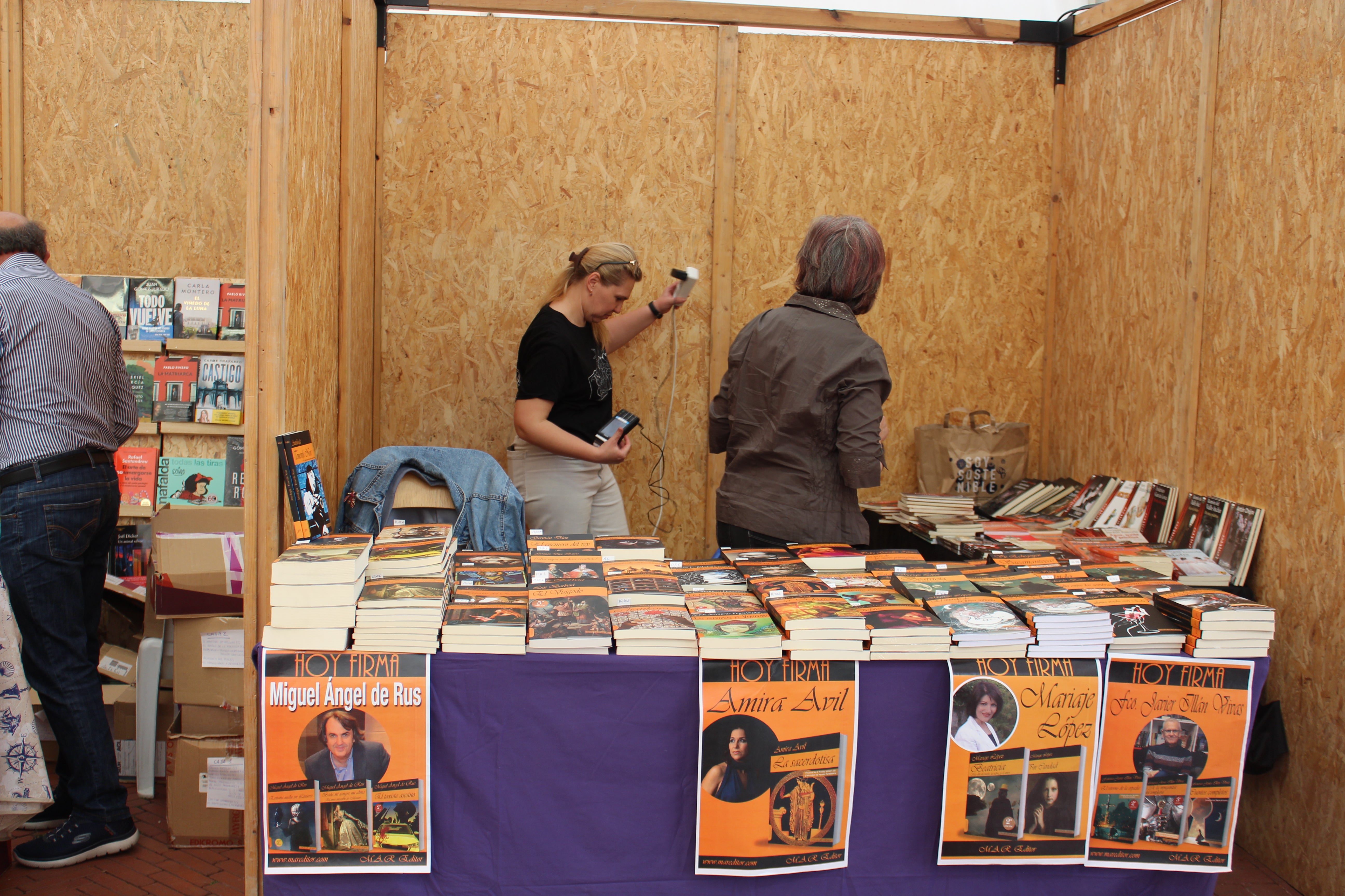 Expositores de la Feria del Libro de Medina del Campo