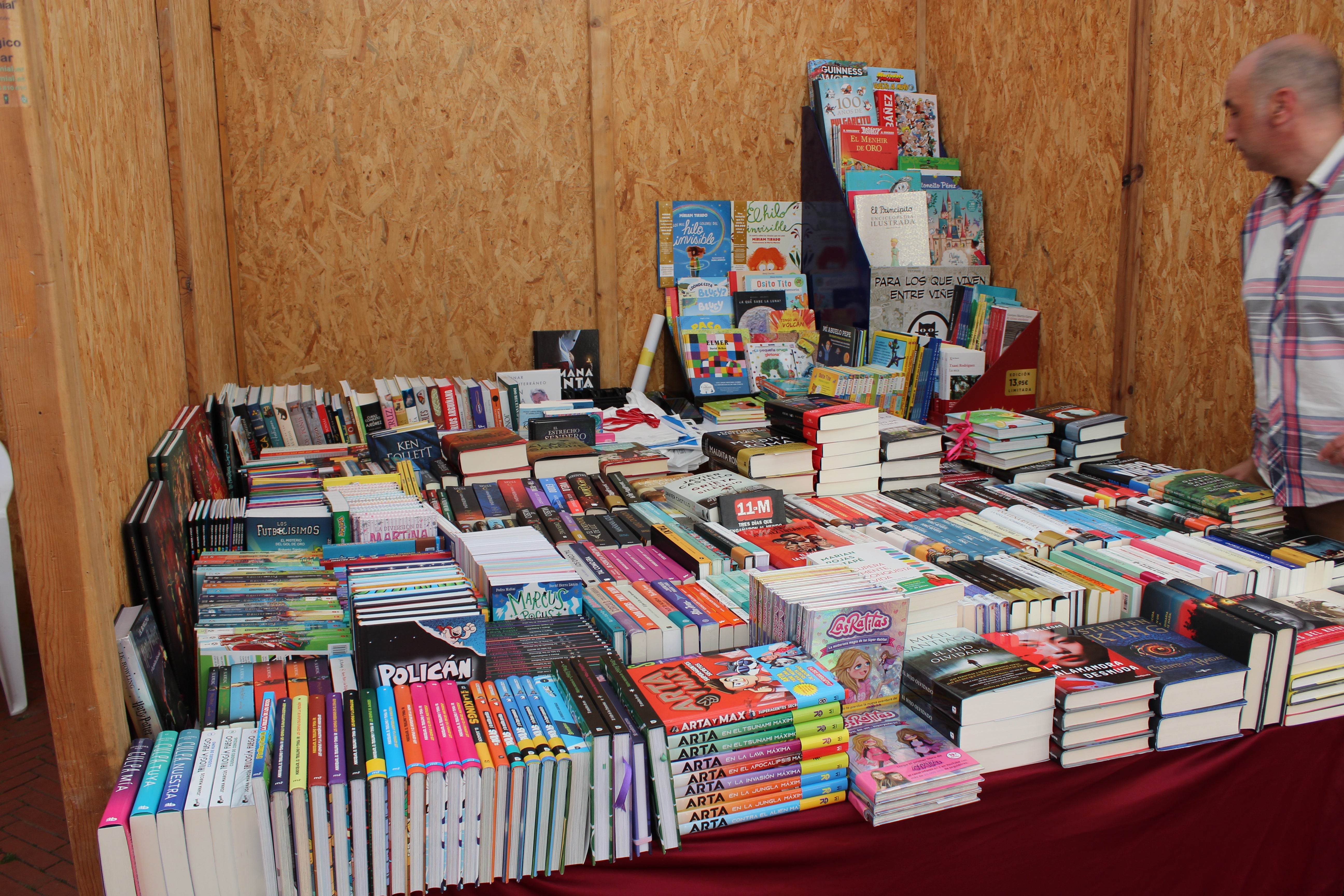 Expositores de la Feria del Libro de Medina del Campo