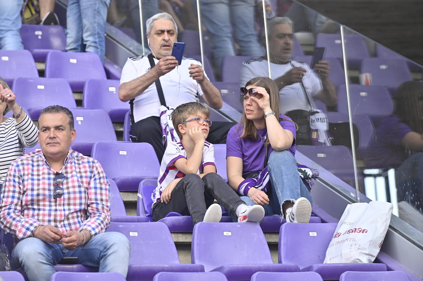 Búscate en la grada del estadio José Zorrilla (1/4)