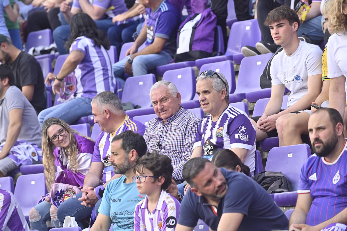 Búscate en la grada del estadio José Zorrilla (1/4)