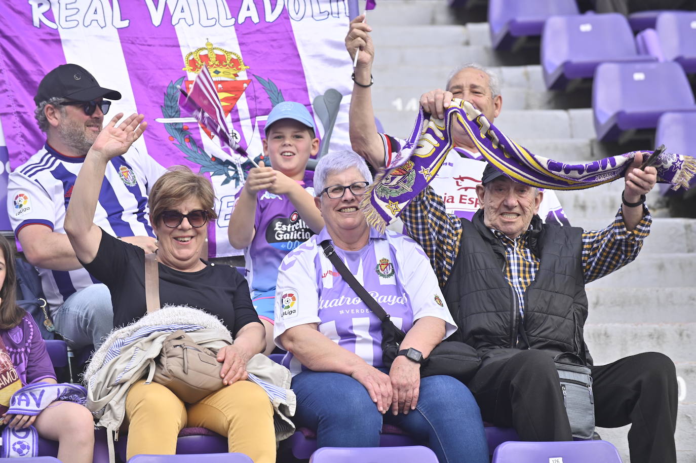 Búscate en la grada del estadio José Zorrilla (2/4)