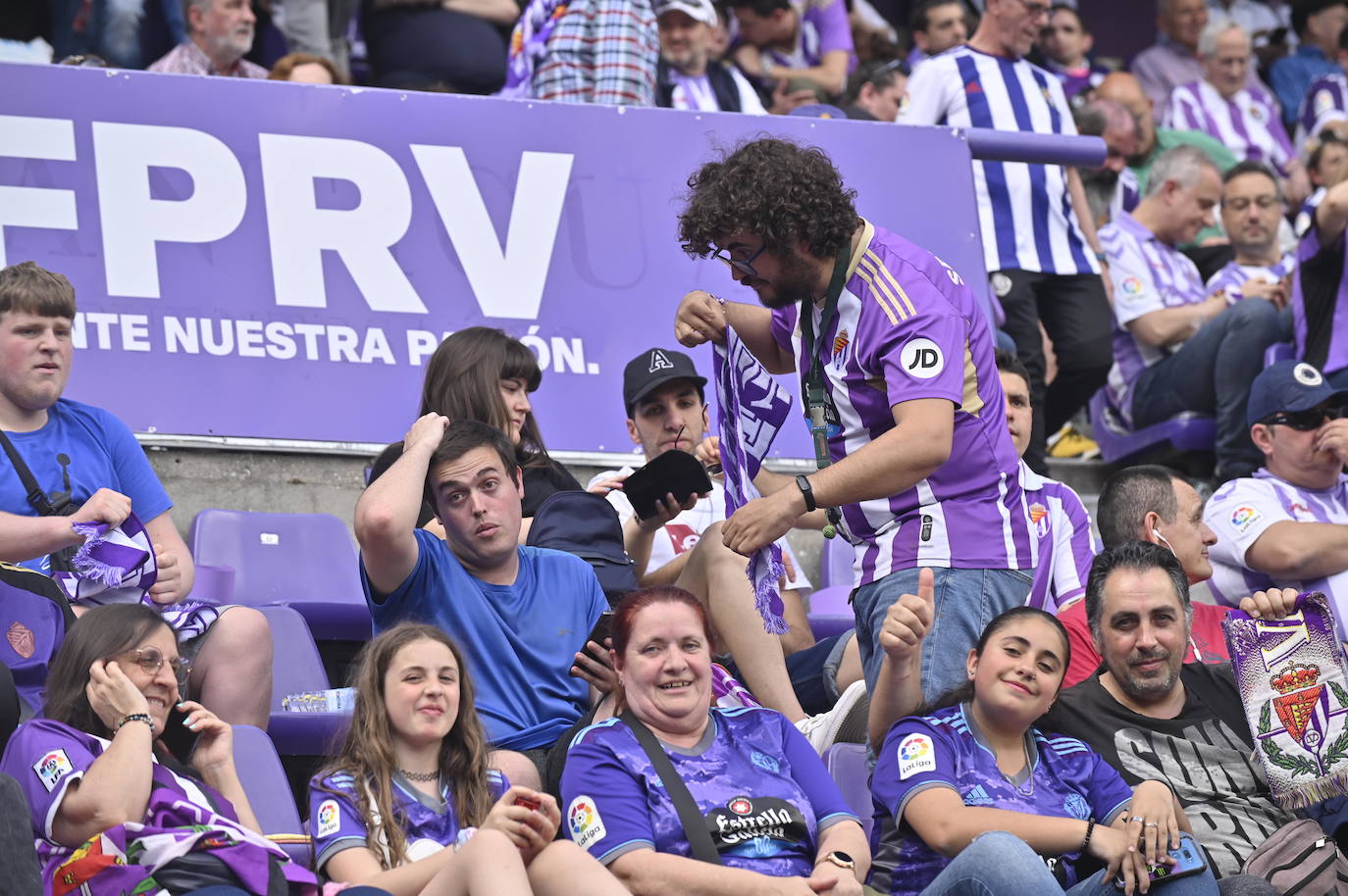 Búscate en la grada del estadio José Zorrilla (2/4)