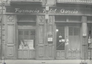 La centenaria botica del número 3 de la calle Regalado